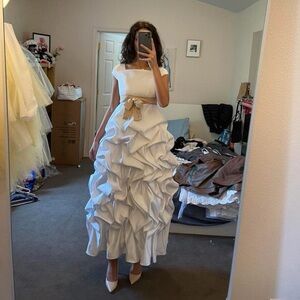 Elegant White Ruffled wedding Dress